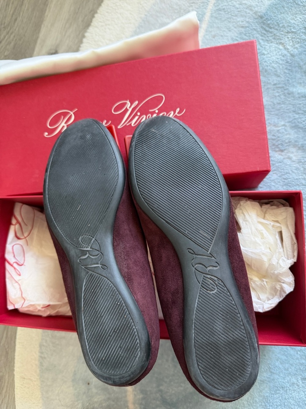 Roger Vivier Red Flats with red Accent - Picture 2 of 3